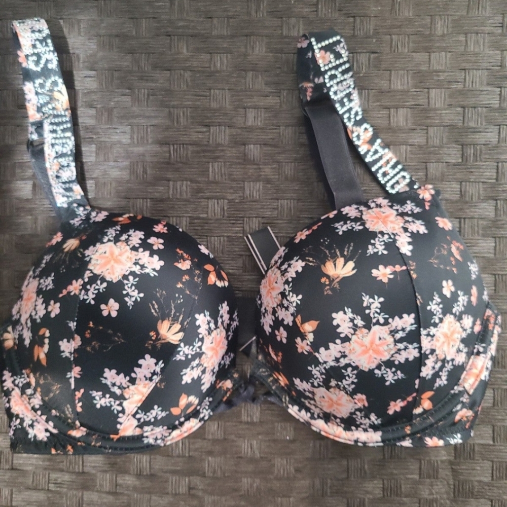Victoria’s Secret Bombshell bra 32c